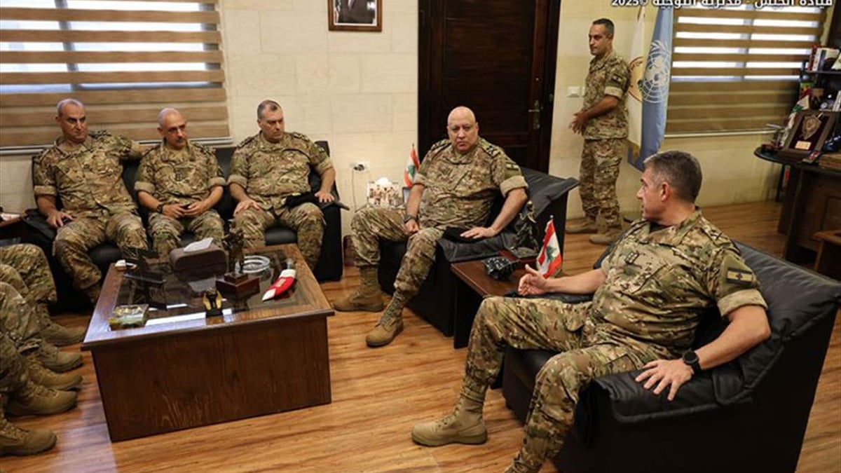 قائد الجيش بالنيابة يتفقد عددًا من الوحدات المنتشرة في الجنوب