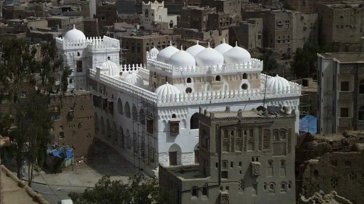 الحوثيون يقتحمون مدرسة في البيضاء بعد ضمها لقوائم "يونسكو"