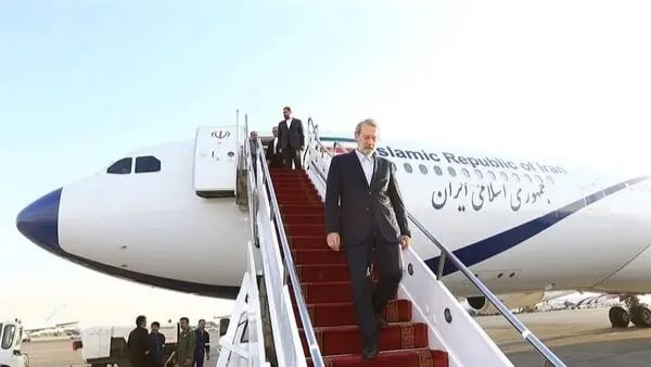 غيرت مسارها نحو تركيا.. سوريا تمنع طائرة لاريجاني من عبور مجالها الجوي