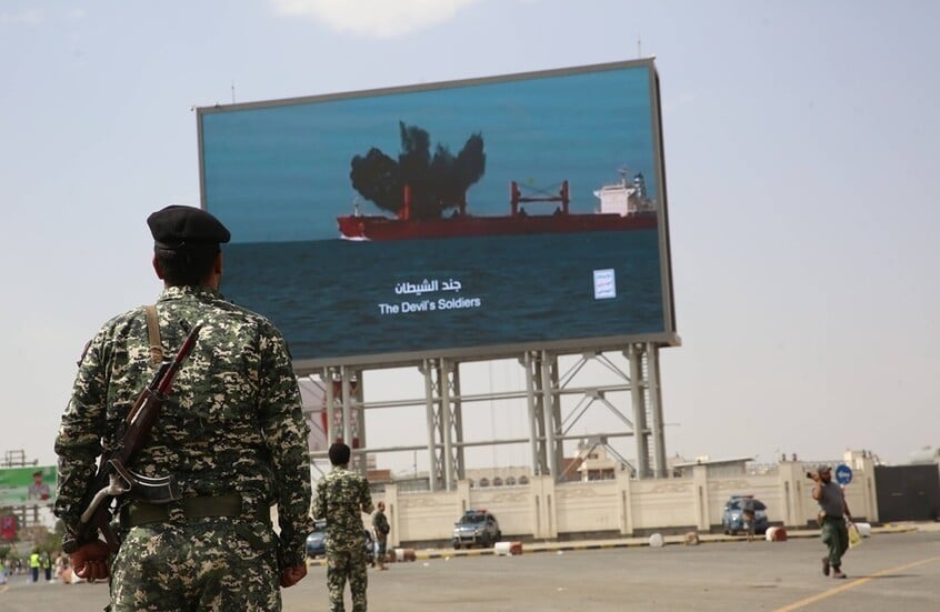 الحوثيون يعلنون استهداف سفينة نفط إسرائيلية شمالي البحر الأحمر