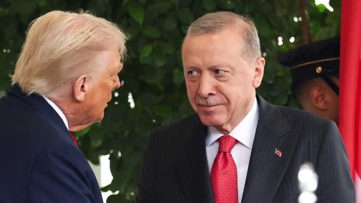 شاهد.. ترامب يُحرج أردوغان: "خبير في تزوير الانتخابات"