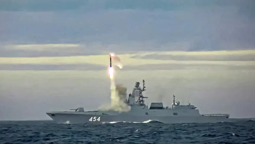 أصاب هدفه بدقة.. روسيا تطلق صاروخ "تسيركون" فرط الصوتي في "زاباد 2025"