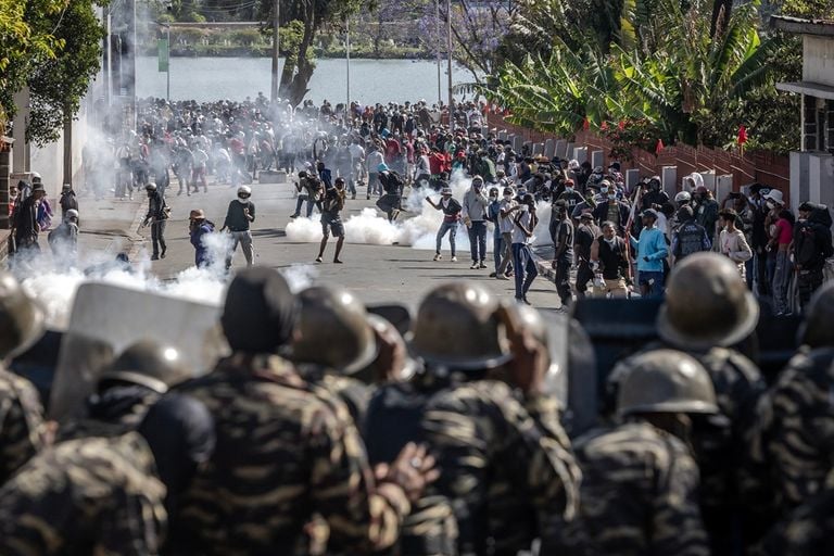 "محاولة لانتزاع السلطة بالقوة".. ماذا يحدث في مدغشقر؟