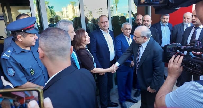 سلام وصل إلى المستشفى التركي في مستهل زيارته صيدا