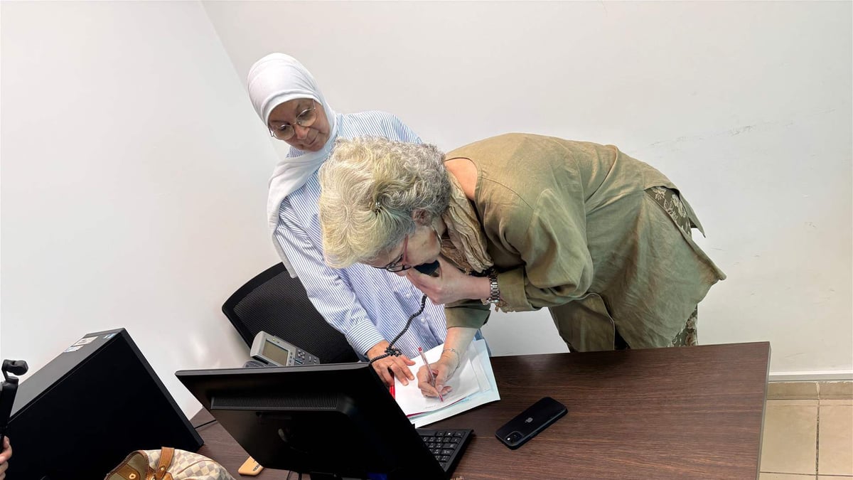 وزيرة التربية تفقدت مركز الإستجابة لاتصالات المواطنين: الهدف طمأنة المواطنين إلى مسار الطلب والمتابعة معهم