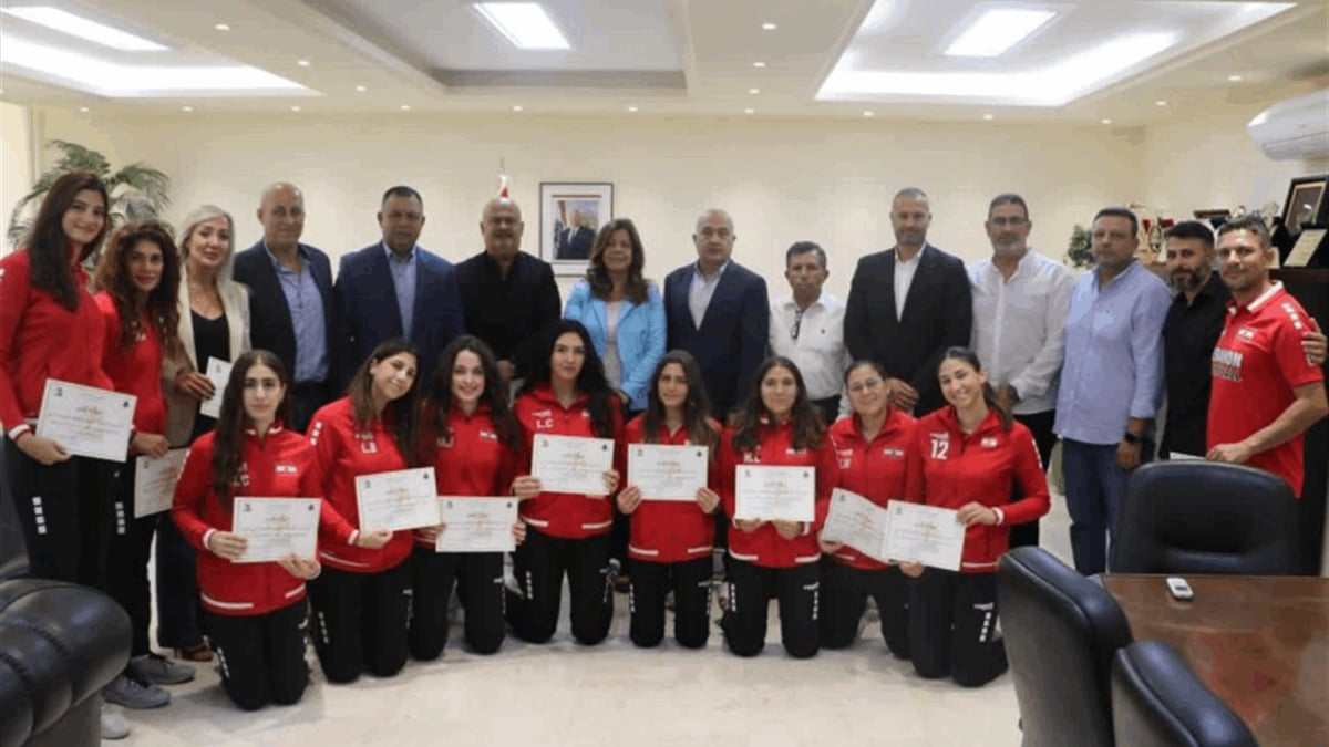 وزيرة الشباب والرياضة كرمت منتخب سيدات الكرة الطائرة