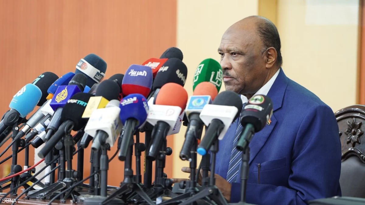 ارتباك سوداني.. وزير الخارجية يكشف الفوضى بقراءة ورقة خاطئة