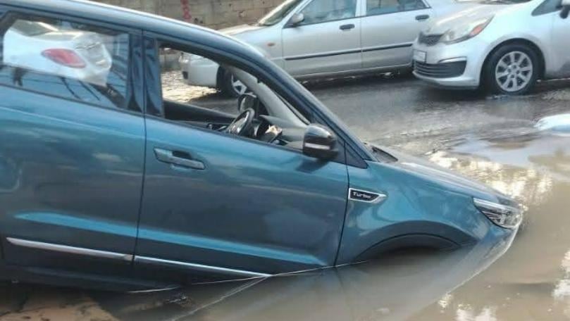بالصور: انهيار طريق… وسقوط سيارات