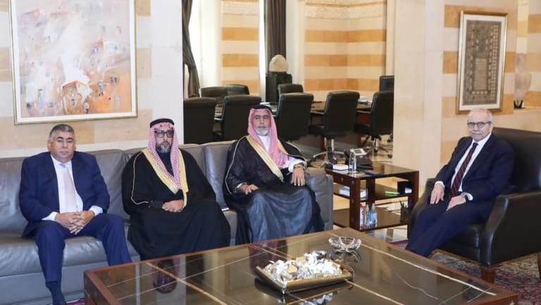 ملفّ السجناء والموقوفين على طاولة سلام... وهذا ما طُلب منه