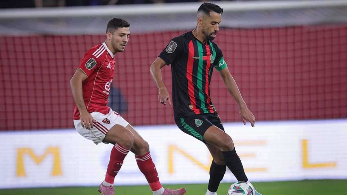 ضربة جزاء غير صحيحة.. خبير تحكيمي يصدم حكم مباراة الأهلي والجيش الملكي