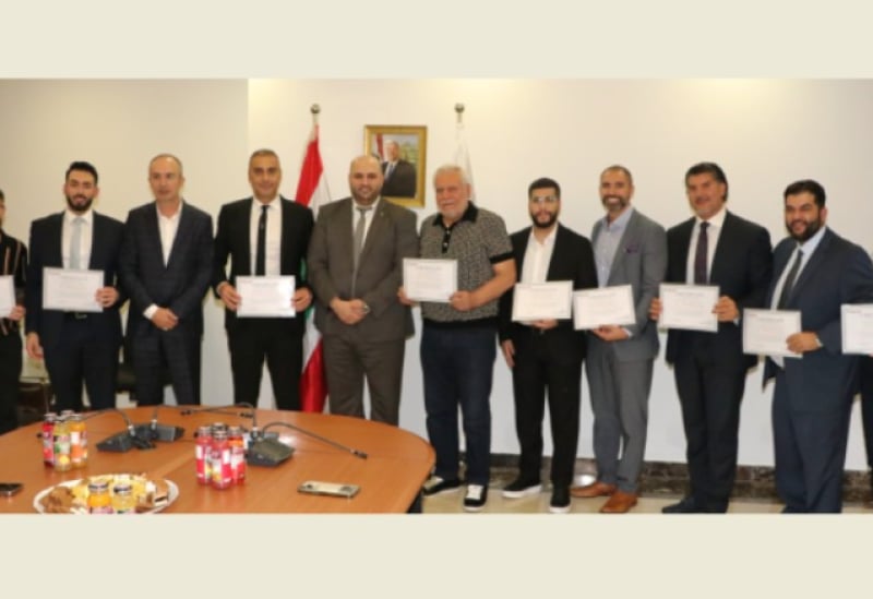 وزير الصحة يكرم فريقاً طبياً لبنانياً من ديترويت قدم عمليات مجانية للمرضى في لبنان