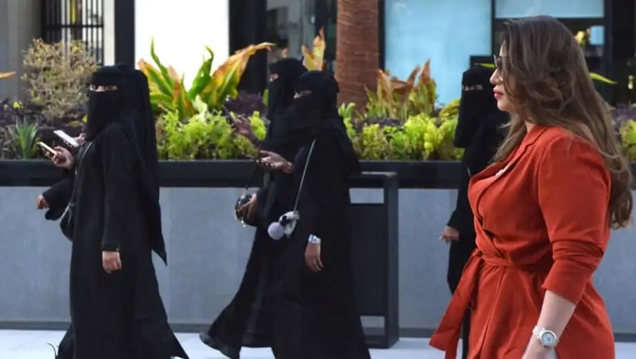 روسيا والسعودية توقعان اتفاقية إلغاء التأشيرات المتبادلة