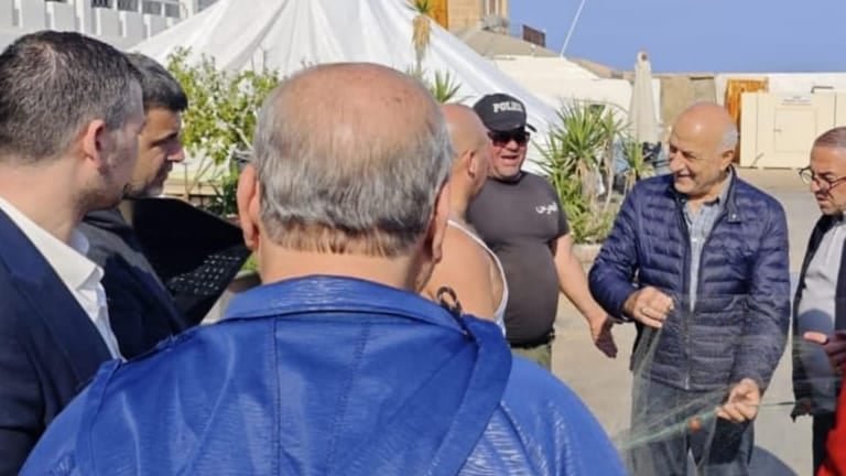 وزارة الزراعة بالتعاون مع "الفاو" وزعا شباك صيد في ميناء صور