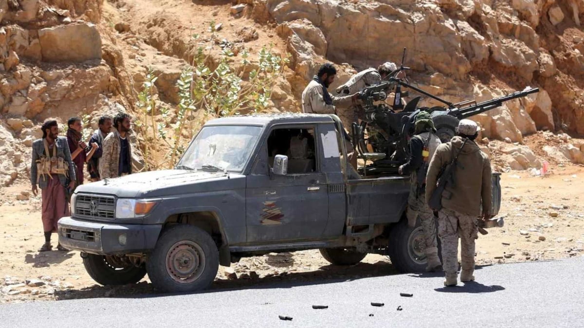 بين القاعدة والحوثي.. ما دوافع استهداف القيادات العسكرية جنوبي اليمن؟