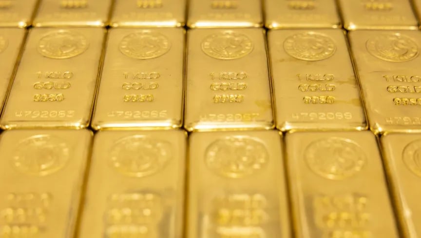 التوتر السياسي يدفع سعر الذهب إلى أكثر من 4425 دولار للأوقية