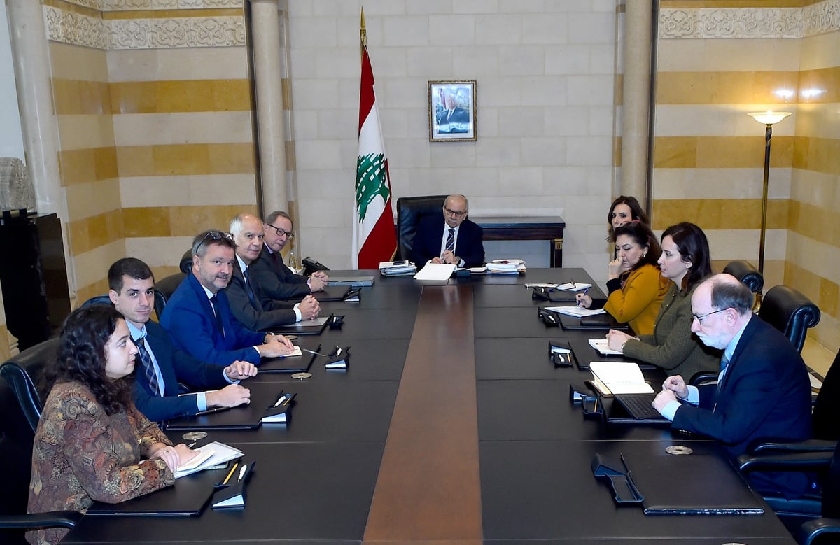 مشروع قانون الفجوة المالية بين سلام وموفد ماكرون