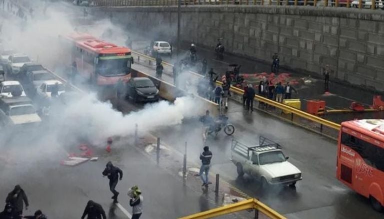 مقتل اثنين من قوات الحرس الثوري خلال اشتباكات غرب إيران