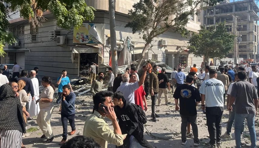 شاهد.. انفجارات غامضة في إيران