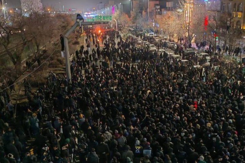 الخسائر الاقتصادية تصيب تجار إيران بالإحباط وتدفعهم لمعارضة الحكام