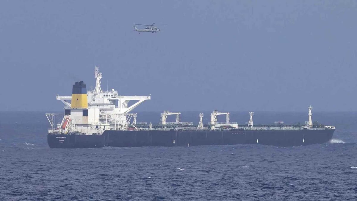 موسكو تطلب من واشنطن وقف مطاردة ناقلة نفط هاربة