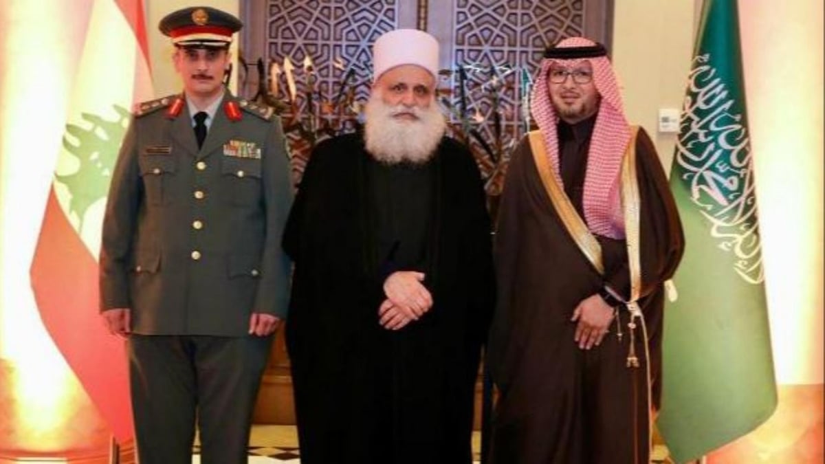 شيخ العقل زار السفارة السعودية مهنئناً بذكرى التأسيس