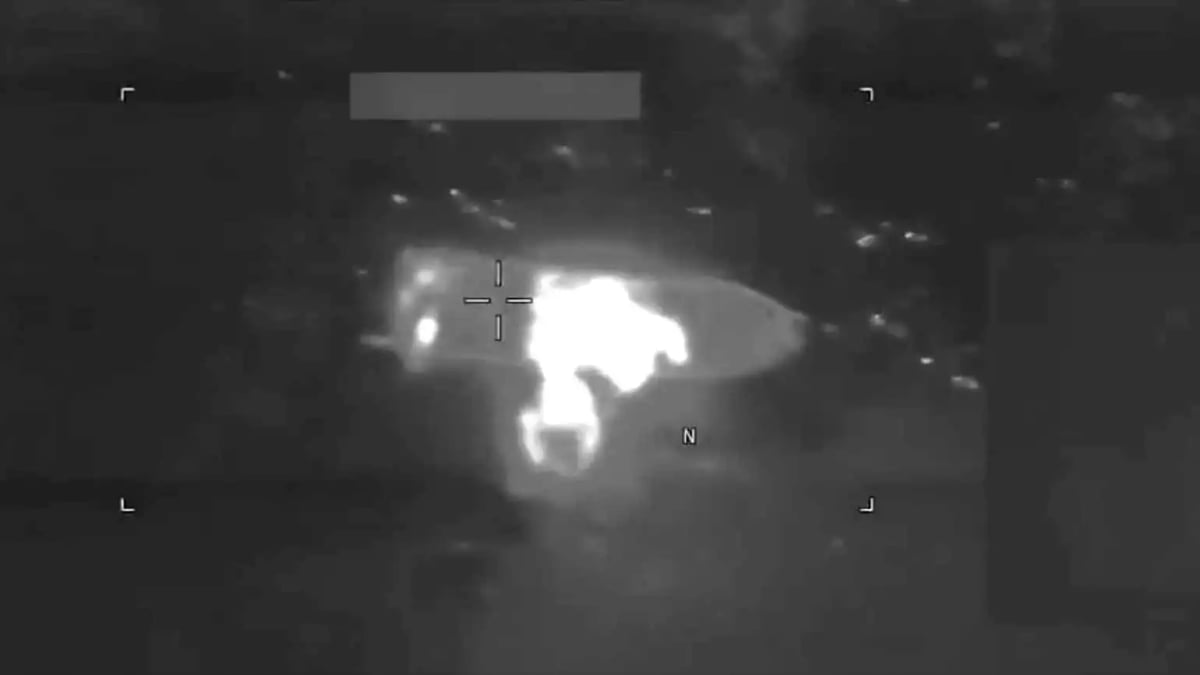 غارة أمريكية على سفينة شرق المحيط الهادئ توقع 3 قتلى (فيديو)