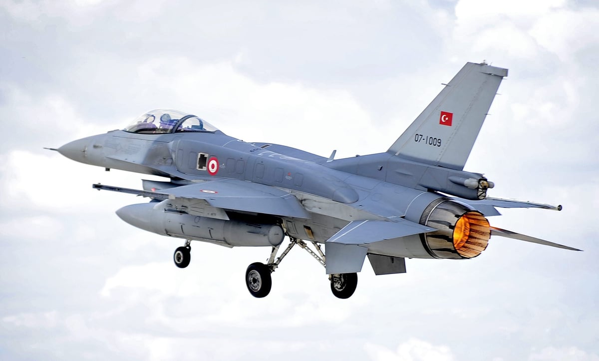 تركيا.. سقوط مقاتلة من طراز "F-16" ومقتل الطيار