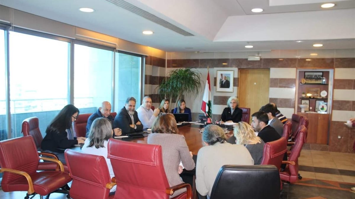 كرامي ترأست اجتماعا إداريا طارئا… وتأكيد ضرورة تسهيل وصول النازحين إلى مراكز الإيواء المحددة من قبل "التربية"