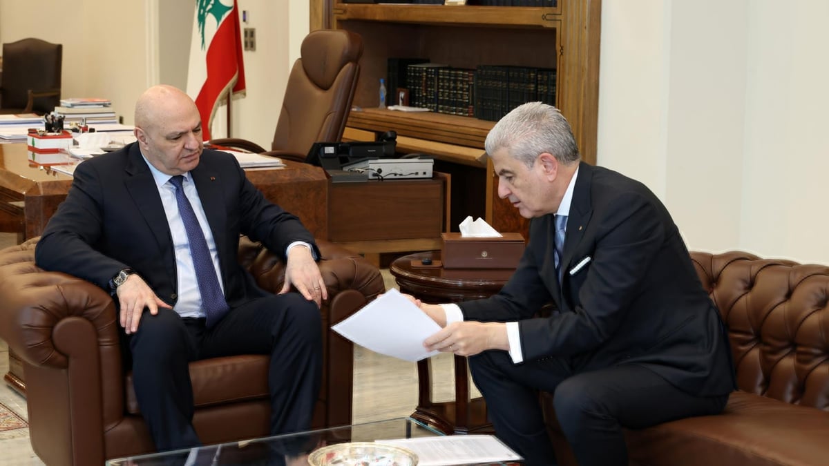عون يتابع مع وزير الصناعة إجراءات دعم المصانع واستمرارية الإنتاج