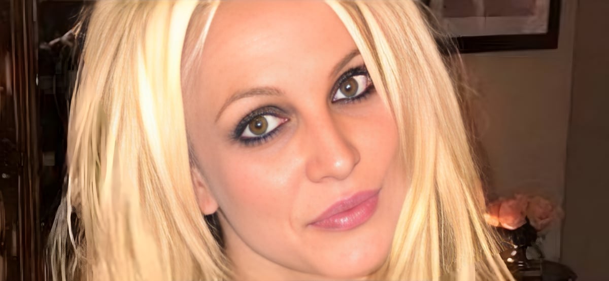 Britney Spears deslumbra con minivestido transparente sin sostén