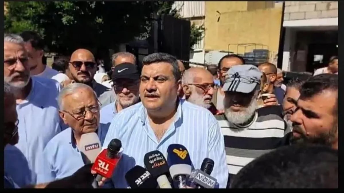 نقابات العمال ومختارو طرابلس يقطعون الطريق أمام السراي رفضاً لسياسة الوعود