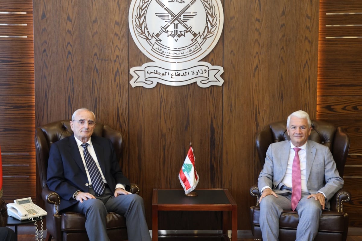 وزير الدفاع يبحث مع السفير الإيطالي تعزيز التعاون العسكري والأمني