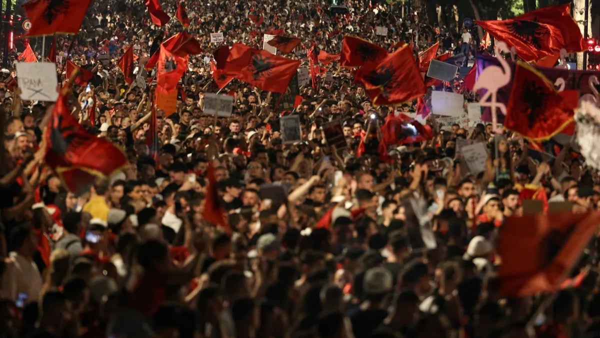 Thousands Protest in Albania Demanding PM Rama's Resignation Over Kushner-Linked Resort