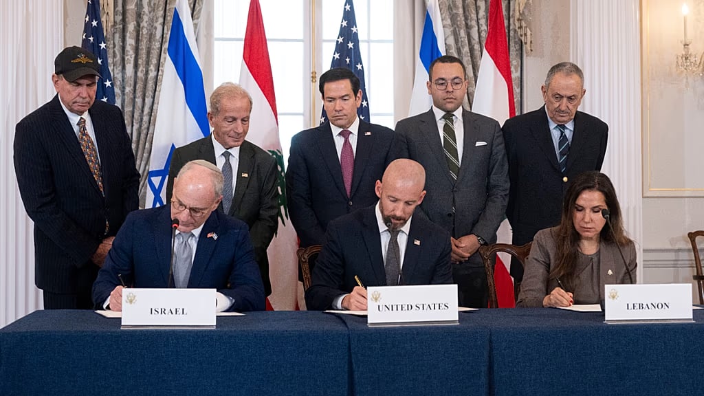 القنوات العبرية تتوقع حربًا أهلية في لبنان