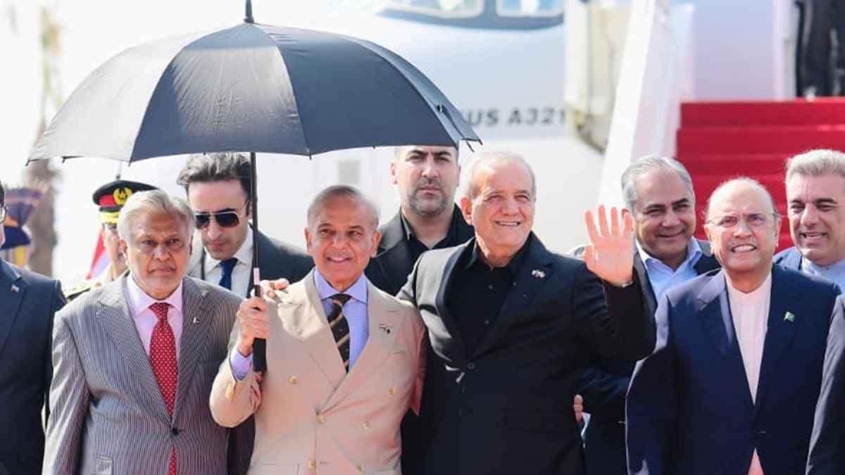 الرئيس الإيراني بزشكيان يبدأ زيارة رسمية إلى باكستان بعد الاتفاق مع واشنطن