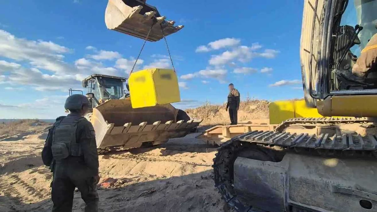 إسرائيل تضع مكعبات إسمنتية جديدة وسط غزة وتوسع نطاق توغلها