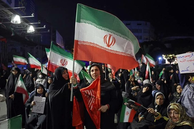 مع تصاعد الإعدامات.. السلطات الإيرانية تقيّد عمل المحامين