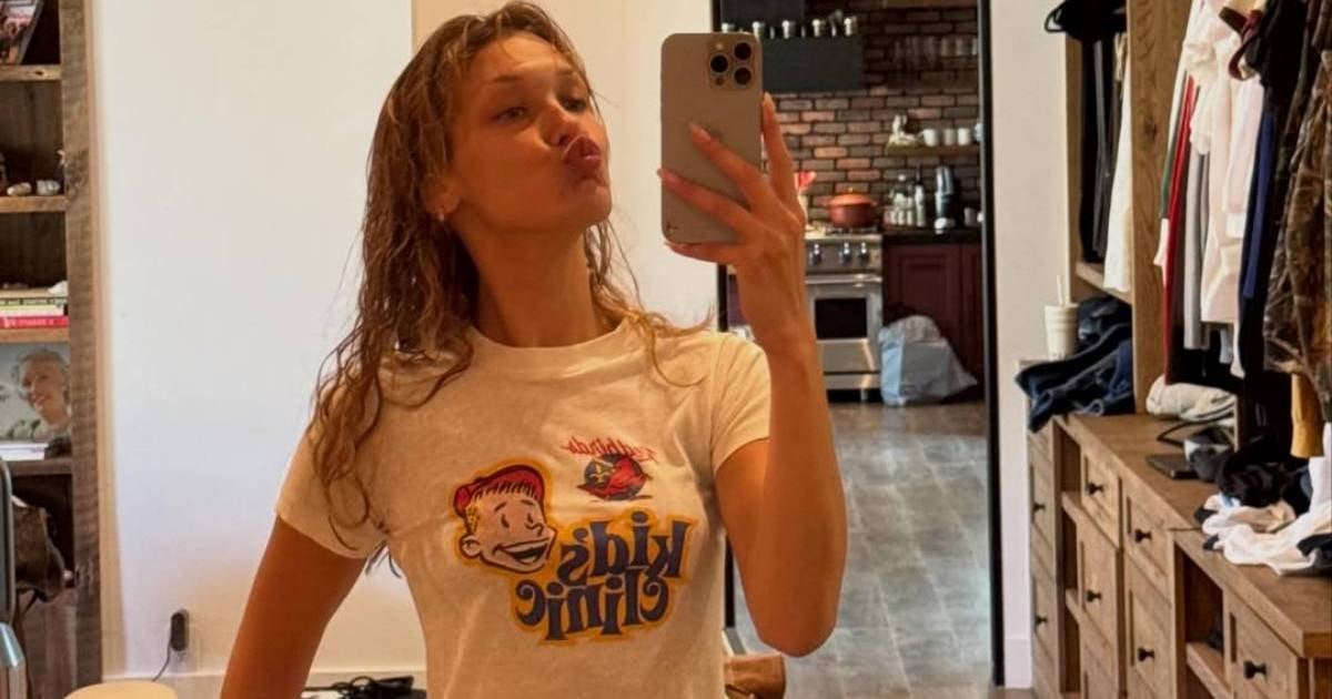 Bella Hadid deslumbra con micro vestido de encaje Chloe de escote profundo
