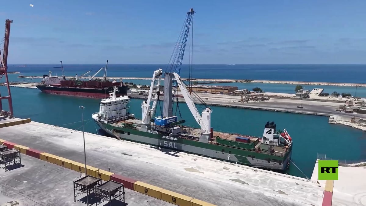 El puerto de Tartus incorpora una grúa portuaria de 125 toneladas