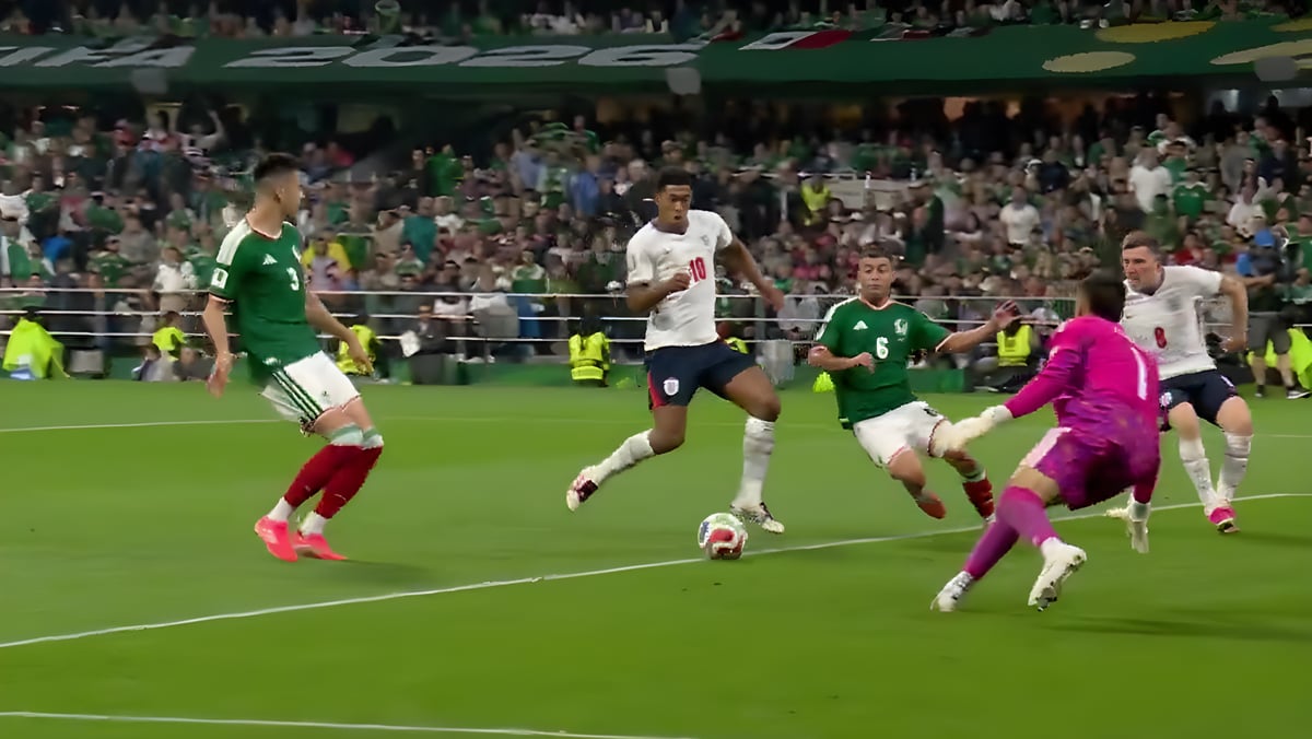 England Beats Mexico 3-2 with Ten Men, Sets Quarterfinal Clash with Norway