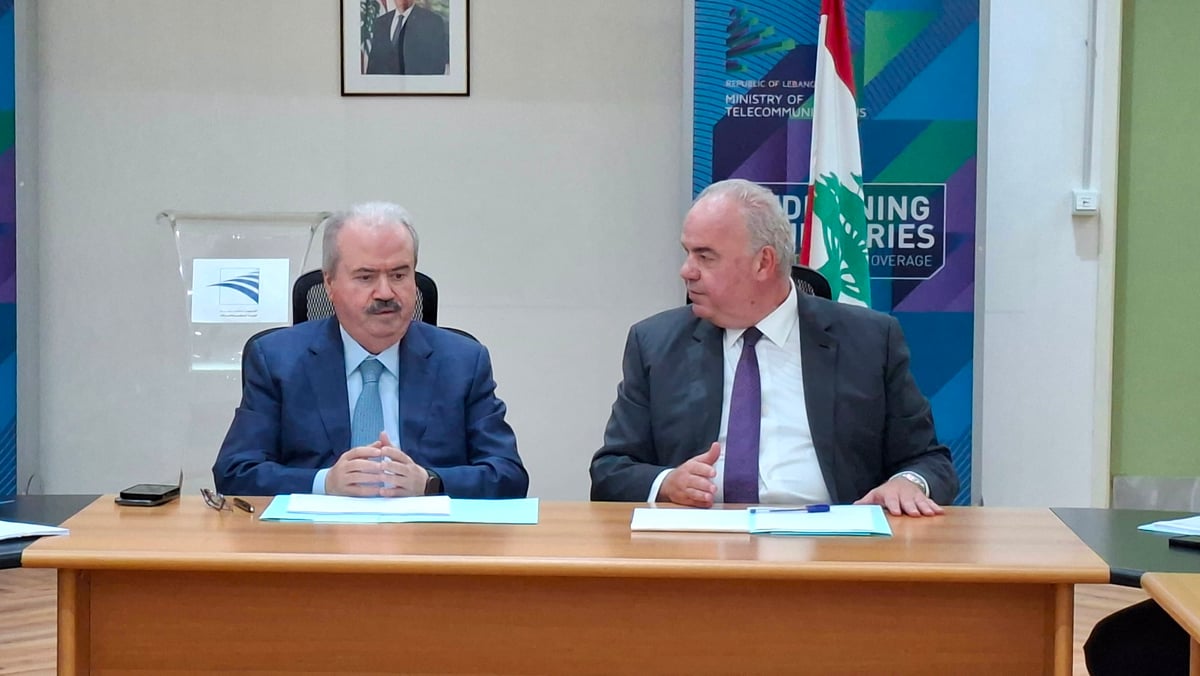 Telecom and Finance Ministers Discuss Customs Evasion on Mobile Phones and Oversight Enhancement