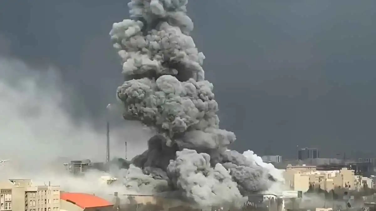 انفجار في عبادان بإيران ومضيق هرمز مغلق.. ما القصة؟