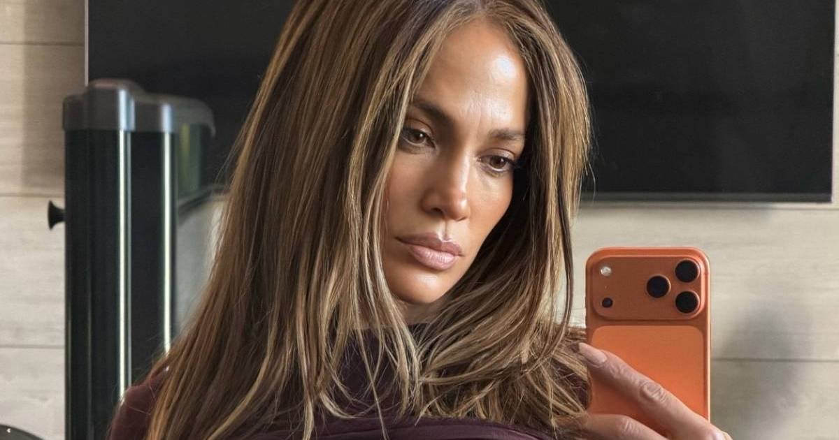 Jennifer Lopez Wears Plunging Blazer and Fringe Skirt at Paris Fashion Week