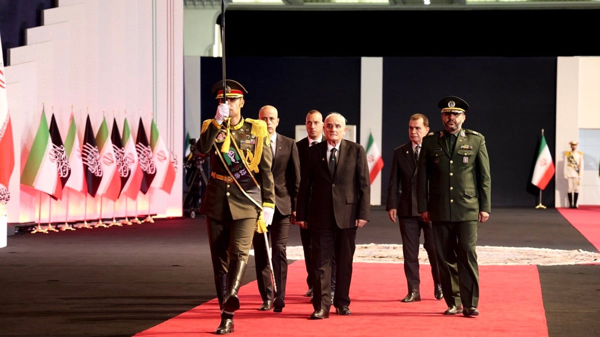 Ministro de Defensa de Líbano rinde homenaje a Jamenei y destaca respeto por sacrificios