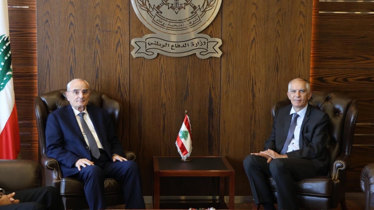 منسى بحث وماغرو في المفاوضات لإنهاء الحرب
