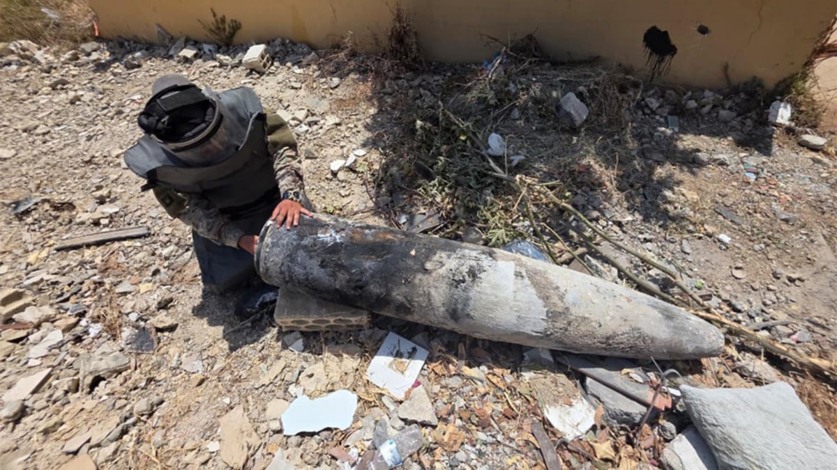 إزالة ذخائر غير منفجرة وتفكيك قنابل طيران