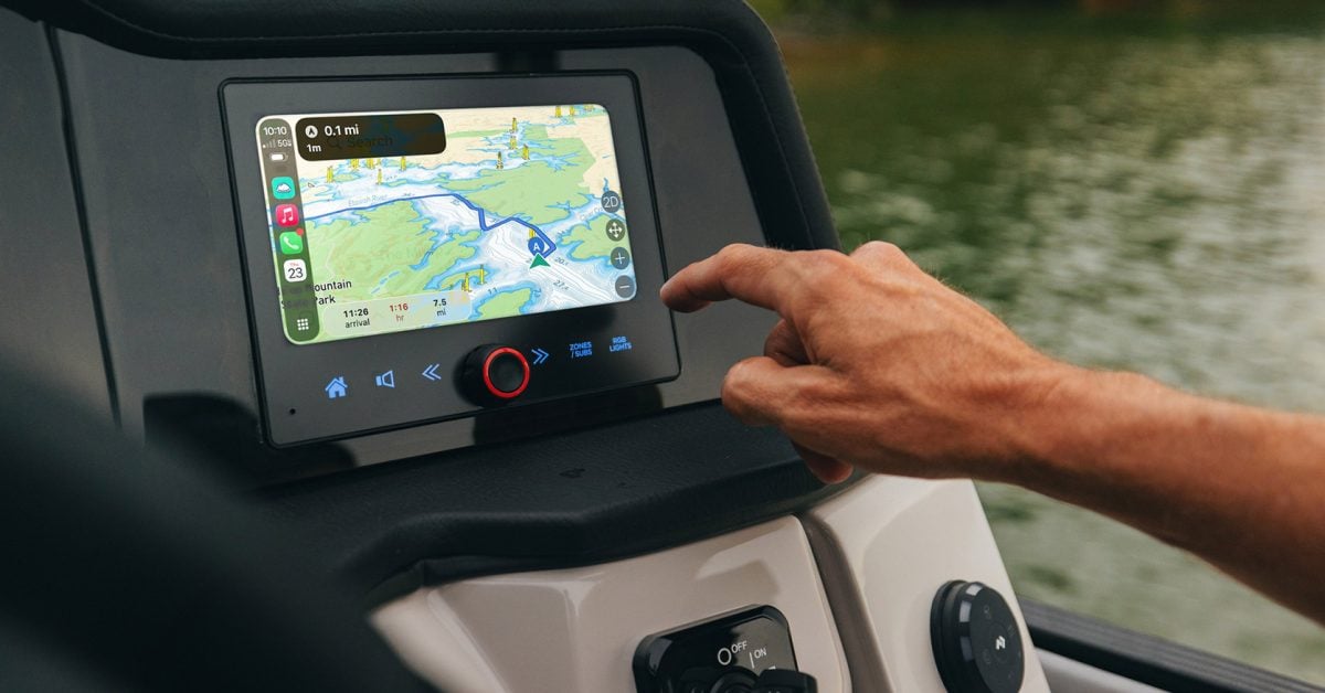 Apple CarPlay debuts on pontoon boats with Savvy Navvy integration for 2027 models