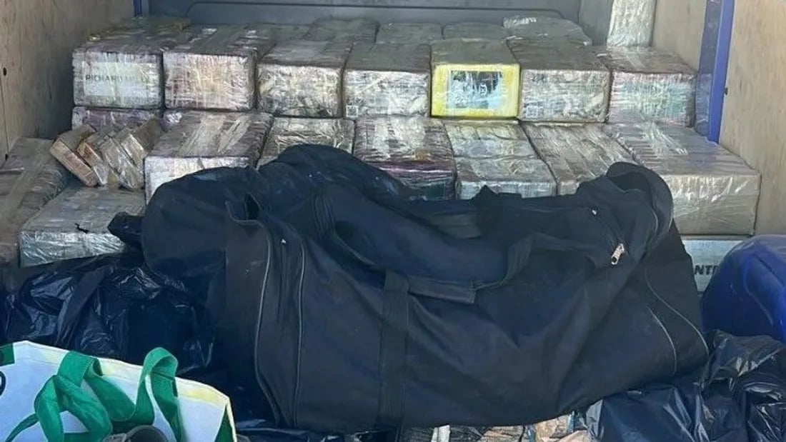 قيمتها نحو 70 مليون يورو.. اعتقال نجم كرة سابق أثناء تهريبه 1.5 طن كوكايين