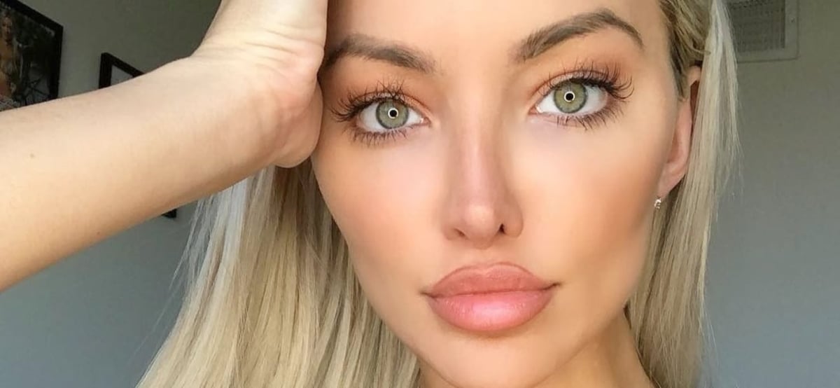 She Wasn’t Wearing a Bra — And the Internet Went Wild Over Her Elevator Pic!