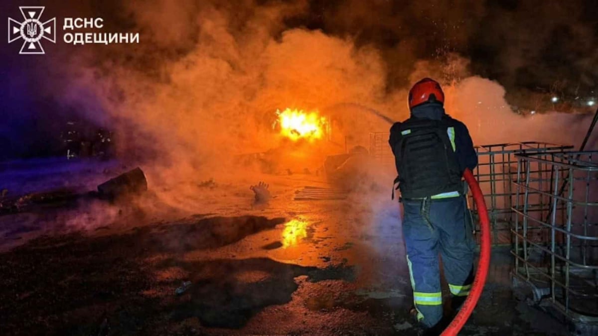 Rusia bombardea el puerto ucraniano de Izmail, causando daños e incendios